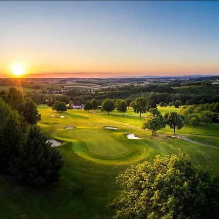 Modernes Im Golfresort & Thermenzugang